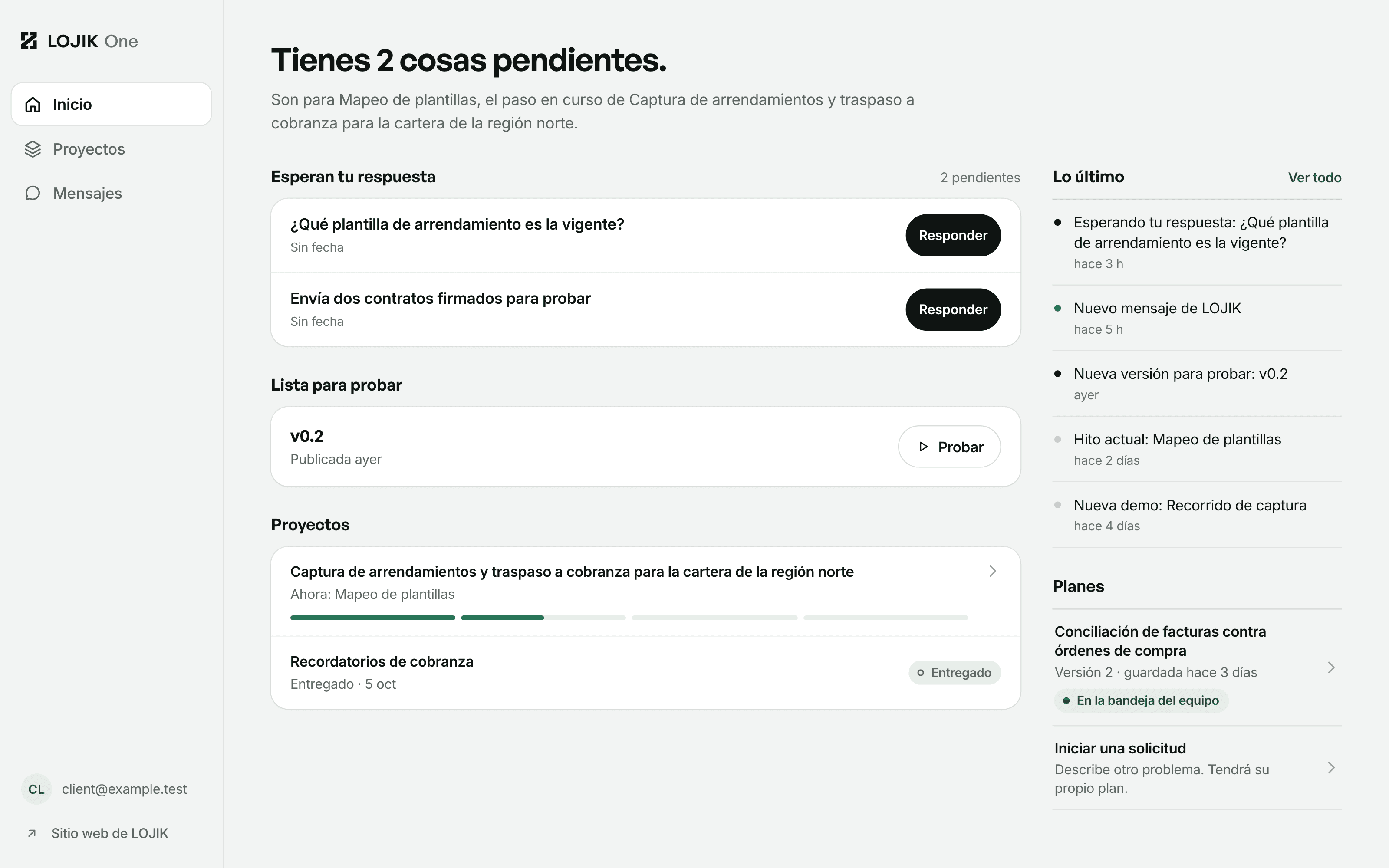 App web de desarrollo LOJIK One en el Inicio de un cliente de ejemplo: dos preguntas pendientes, una versión lista para probar, el avance del proyecto, lo último y los planes guardados